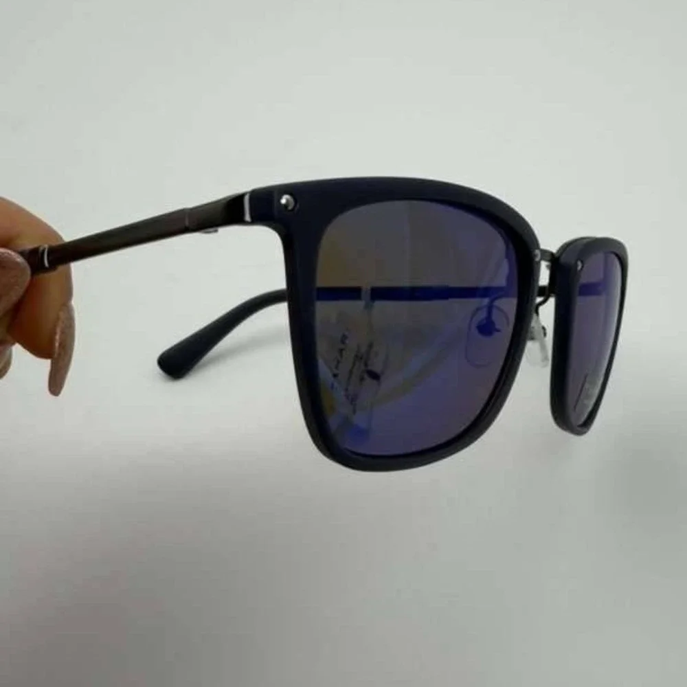 Tahari add pop